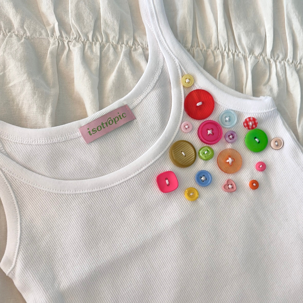 betty button tank