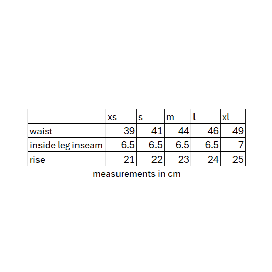 Table of clothing measurements in centimeters for different sizes.