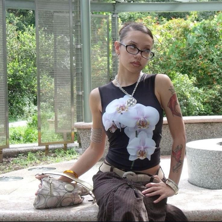 black flower tank